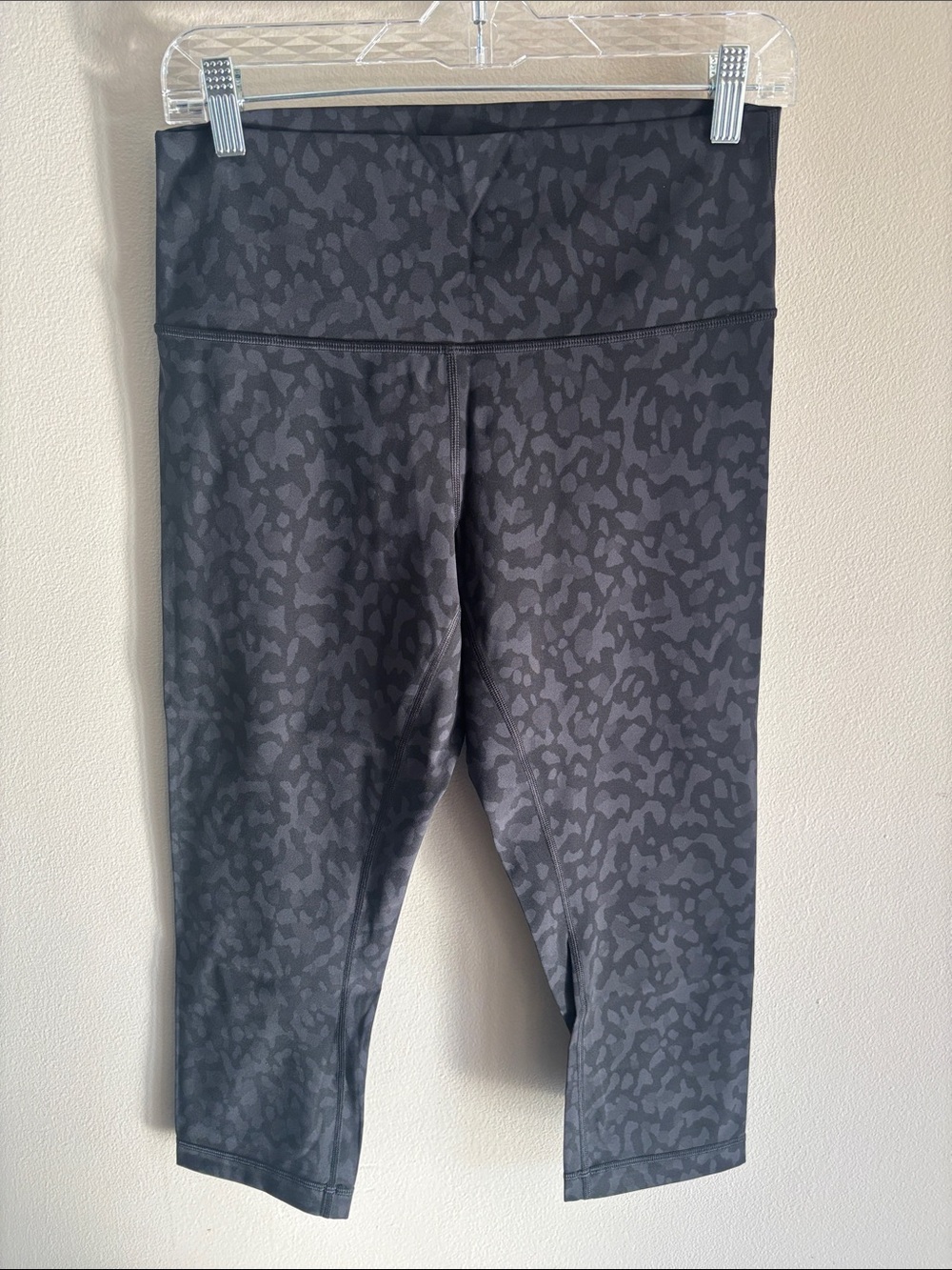 10 Lululemon wunder under high rise crop leopard leggings